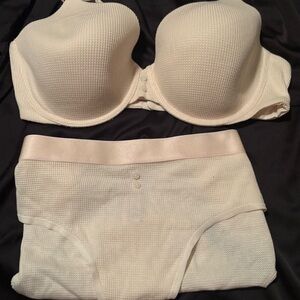 VS Elegant Cream Women's Intimate Set
